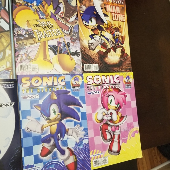 Sonic The Hedgehog Comic Books - Picture 3 of 5